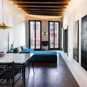 Velvet Canal View Venice